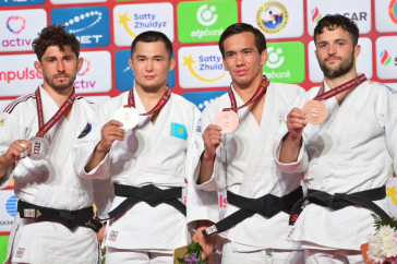 Фотография к новости: Казахстанцы завоевали две медали в первый день Qazaqstan Barysy Grand Slam в Астане