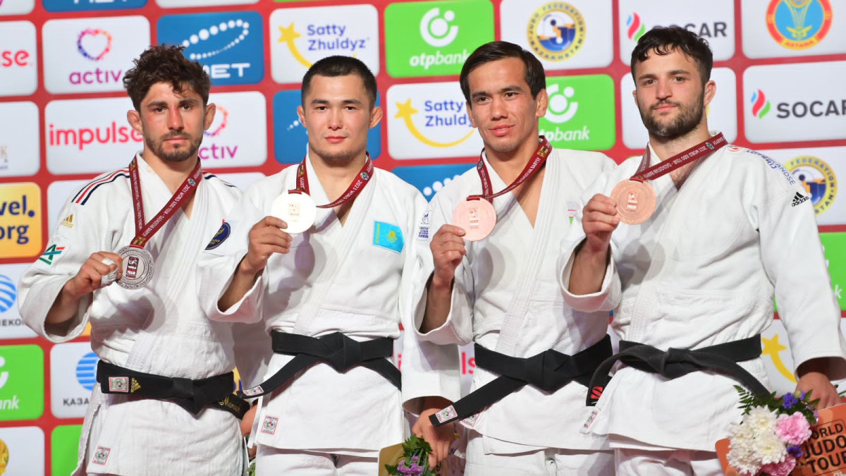 Казахстанцы завоевали две медали в первый день Qazaqstan Barysy Grand Slam в Астане