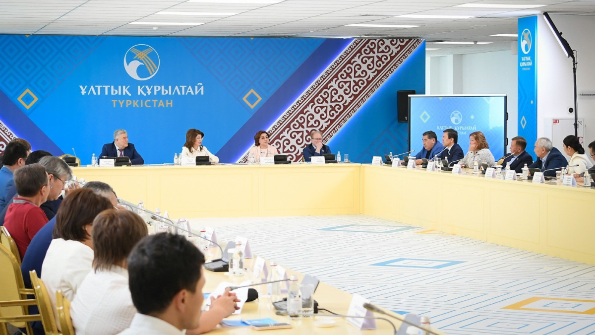 Развитие образования обсудили на рабочей сессии курултая в Туркестане