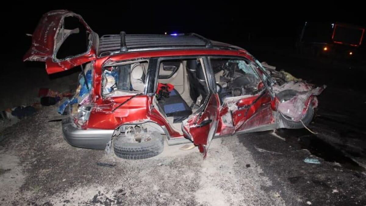 Два человека погибли в страшной аварии в Жетысу