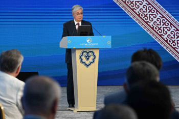 Фотография к новости: Нет бесполезных профессий, есть бестолковые специалисты — Токаев