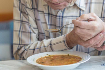 Фотография к новости: Нейрохирург из Шымкента рассказал, как спасает людей с болезнью Паркинсона