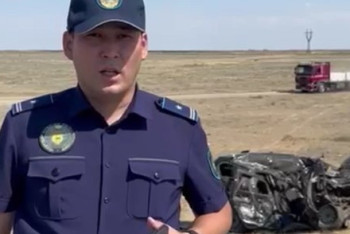 Фотография к новости: Семья из шести человек погибла в результате столкновения автобуса с легковушкой в Атырау