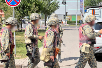 Полиция вошла в захваченное здание Kaspi Банка. Четверо заложников свободны
