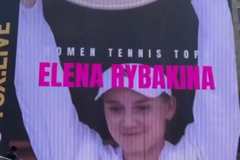 Фотография к новости: Елену Рыбакину поздравили с днем рождения в центре Нью-Йорка