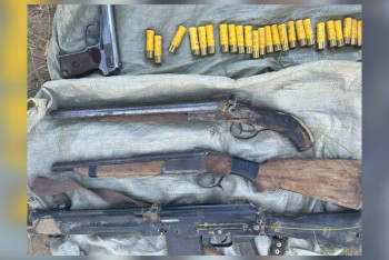 Фотография к новости: Тайник с оружием и боеприпасами в мешках нашли вдоль трассы в Жетысу