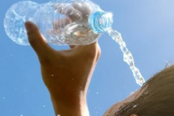 Фотография к новости: Мокрая марля и мини-вентиляторы: как шымкентцы спасаются от жары