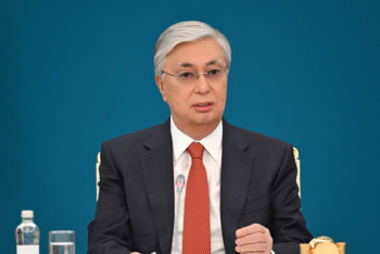 Фотография к новости: Президент поздравил с праздниками госслужащих и полицейских