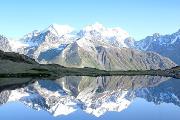 Фотография к новости: Перешли все границы: казахстанских туристов оштрафовали в России за поход к Белухе