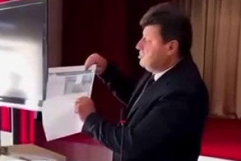 Фотография к новости: "Сволочи, вандалы" - аким Рудного пригрозил оскорбляющим чиновников горожанам