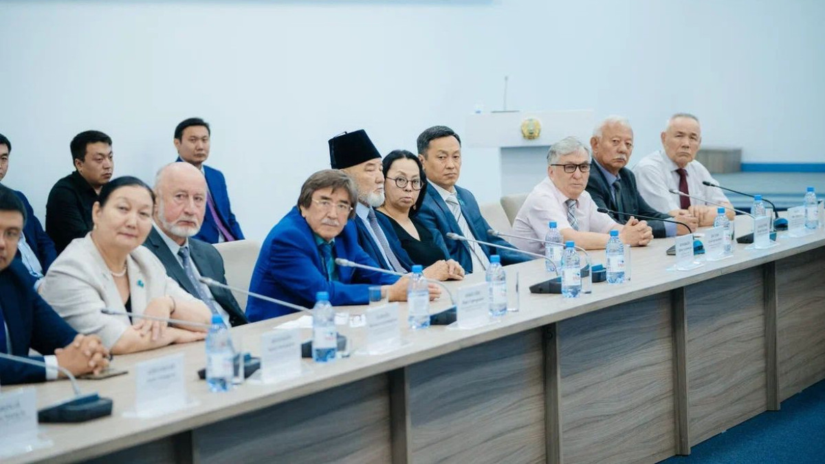 Национальную идентичность и вопросы воспитания молодёжи обсудили в области Абай