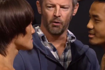 Фотография к новости: Жалгас Жумагулов провёл дуэль взглядов с Джошуа Ваном