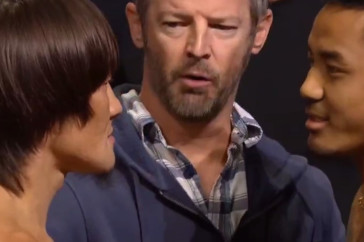 Фотография к новости: Жалгас Жумагулов провёл дуэль взглядов с Джошуа Ваном