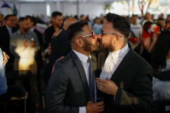 Фотография к новости: Массовое празднование однополых свадеб устроили в Мехико