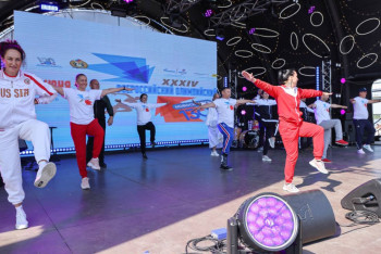 Фотография к новости: Космонавт Роскосмоса провела массовую зарядку в честь 130-летия Новосибирска