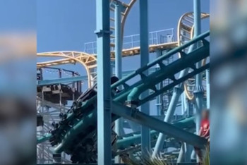 Фотография к новости: Вагон американских горок сошёл с рельсов в Стокгольме: люди упали с высоты