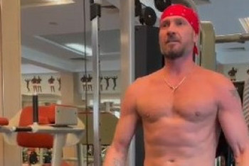 Фотография к новости: Впереди самое сложное - Костомаров опубликовал первое после реанимации видео