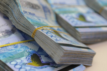 Фотография к новости: Казахстанцы стали чаще отправлять деньги в Россию