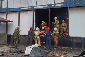 Фотография к новости: Крупный пожар произошёл на территории спецЦОНа в Усть-Каменогорске