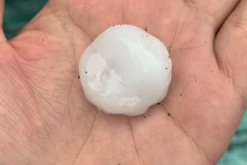 Фотография к новости: Крупный град повредил десятки авто в Омске