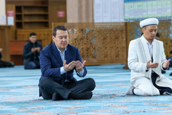 Фотография к новости: Курбан Айт способствует единению людей — Смаилов