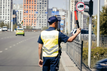 Фотография к новости: Семь сотрудников патрульной полиции поймали на взятках в Алматы и Алматинской области
