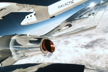 Фотография к новости: Минуты невесомости: туристы впервые в истории отправились в суборбитальный полёт