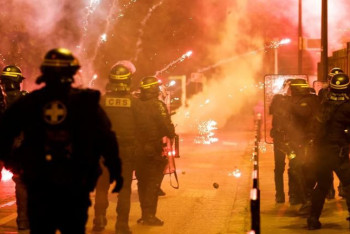 Фотография к новости: Беспорядки во Франции: информация о пострадавших казахстанцах не поступала - МИД