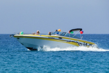 Фотография к новости: Девять человек оказались в больнице после столкновения прогулочных катеров на Урале