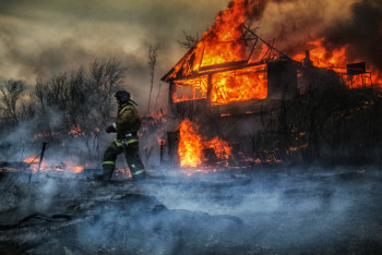 Фотография к новости: Погремели взрывы: кафе сгорело в Бурабае