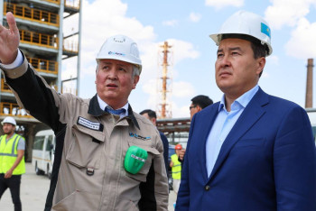 Фотография к новости: Смаилов потребовал ускорить запуск собственной газотурбинной электростанции на АНПЗ