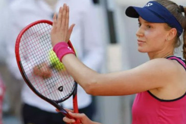 Фотография к новости: Елена Рыбакина восхитила благородным поступком на Уимблдоне