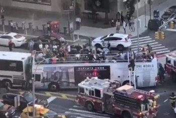 Фотография к новости: В Нью-Йорке столкнулись два автобуса: пострадали более 80 человек