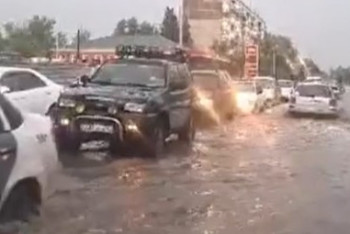 Без света из-за вчерашнего ливня в Павлодаре остаются более 1500 потребителей