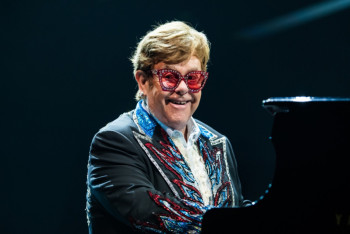 Фотография к новости: Элтон Джон завершил прощальное турне