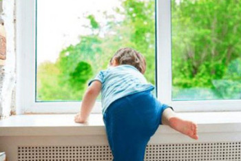 Фотография к новости: Два ребёнка выпали из окон многоэтажек в Караганде