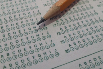 "Сливы" вопросов ЕНТ в Telegram-каналах прокомментировали в НЦТ