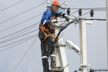 Фотография к новости: Из-за ветра почти на сутки без света в Уральске остались жители двух тысяч домов