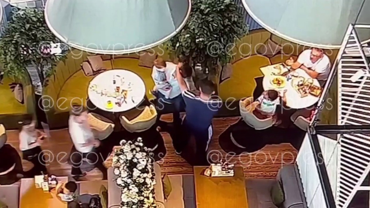 Избиение мужчины с ребёнком в ТРЦ Астаны прокомментировали в полиции