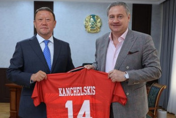 Фотография к новости: Экс-игрок "Манчестер Юнайтед" возглавил казахстанский футбольный клуб