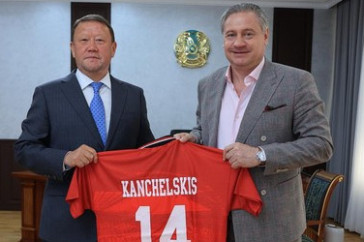 Фотография к новости: Экс-игрок "Манчестер Юнайтед" возглавил казахстанский футбольный клуб