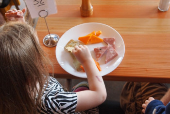 Фотография к новости: Почти 50 детей отравились в детских садах российского Орска