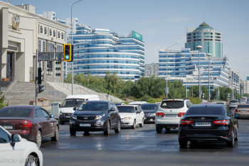 Фотография к новости: В Казахстане утвердили новые правила дорожного движения