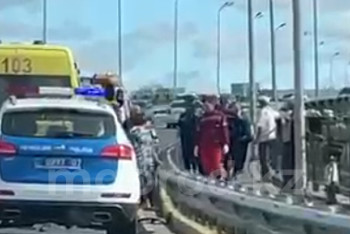 Фотография к новости: Пожилого коммунальщика насмерть сбили на мосту Уральска