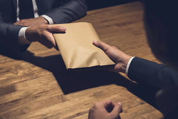 Фотография к новости: Госаудиторы укрывали хищения в сфере образования