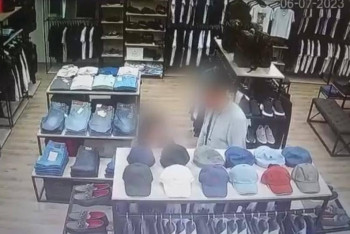 Фотография к новости: Мужчина бесплатно приоделся одном из ТРЦ Астаны