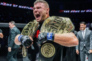 Фотография к новости: Российский чемпион внезапно набросился на бойца после брошенного ему вызова