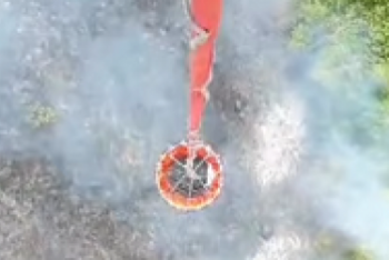 Фотография к новости: Пожар в Карагандинской области: огонь тушат с помощью вертолёта