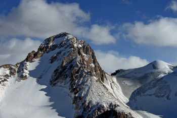 Фотография к новости: Федерация альпинизма Алматы опровергла информацию о переименовании пика Нурсултан