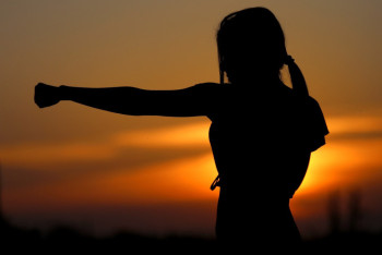 Фотография к новости: В вузах Кыргызстана планируют запустить курс самообороны для девушек